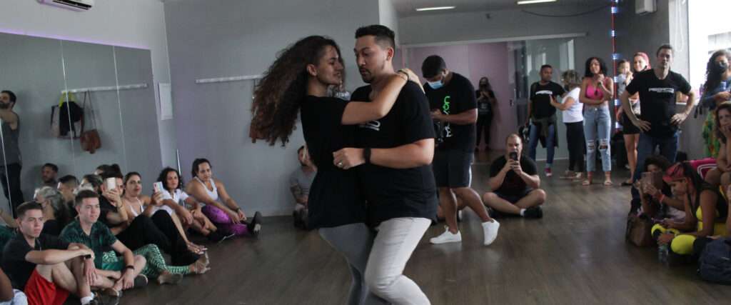 Aula de dança ajuda na saúde mental